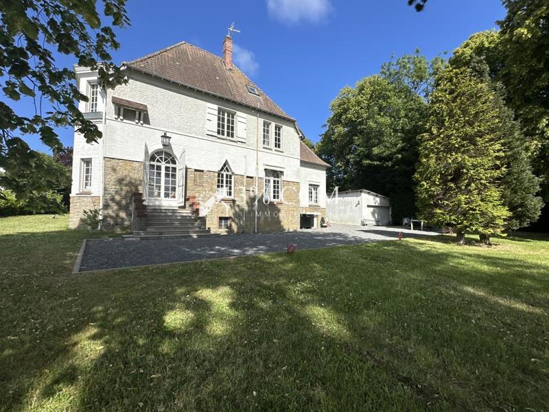 Maison - 219 m² - 9 pièces