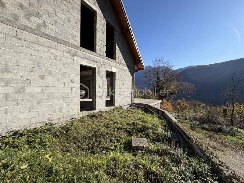 Maison - 180 m² - 5 pièces