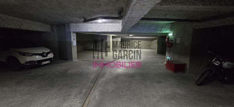 Parking / Garage - 12 m²