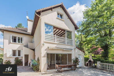 Maison - 280 m² - 6 pièces