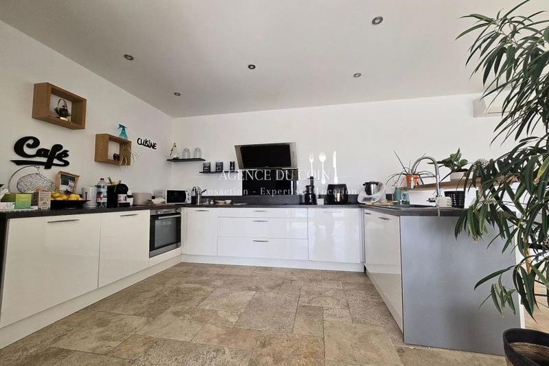 Villa - 300 m² - 12 pièces