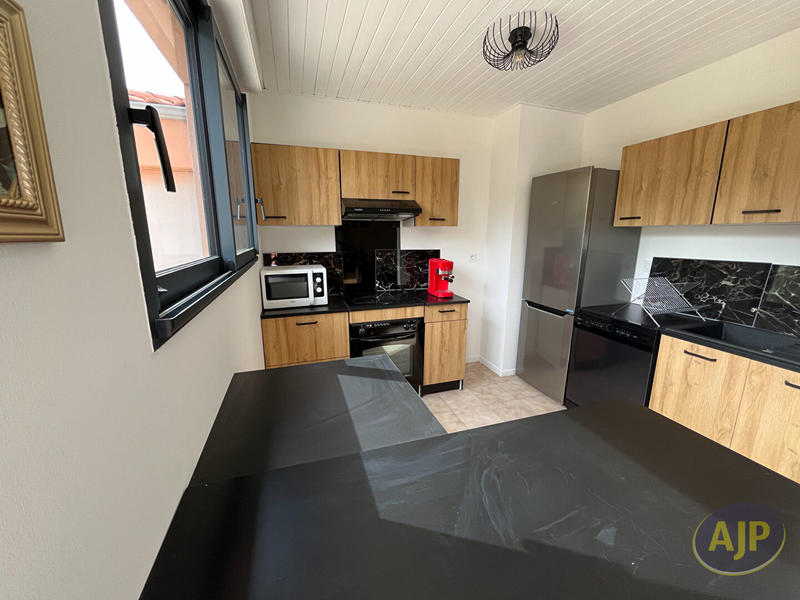 Maison - 94 m² - 4 pièces