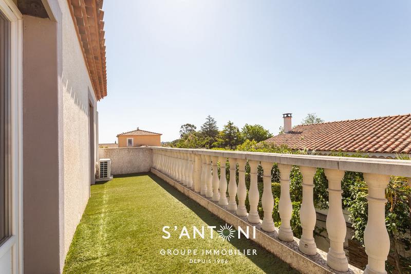 Maison - 202 m² - 6 pièces