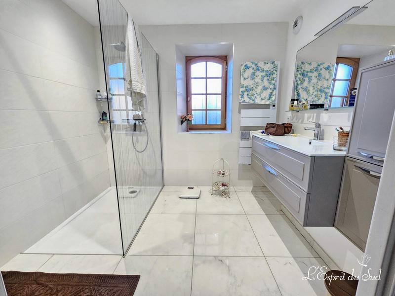 Maison - 184 m² - 8 pièces