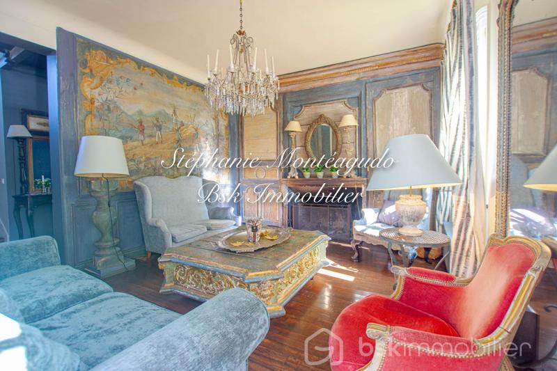 Demeure - 243 m² - 7 pièces