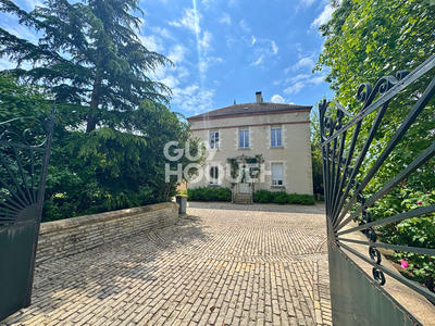 Maison - 161 m² - 8 pièces