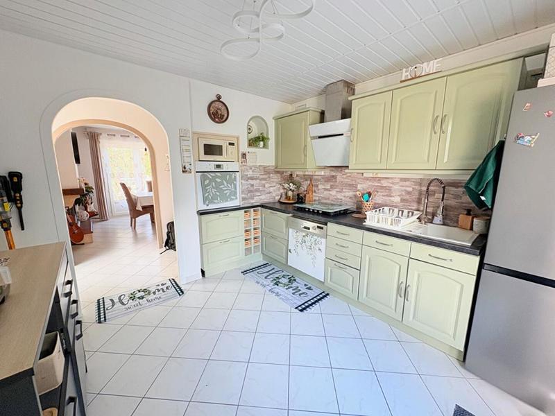 Maison - 98 m² - 5 pièces