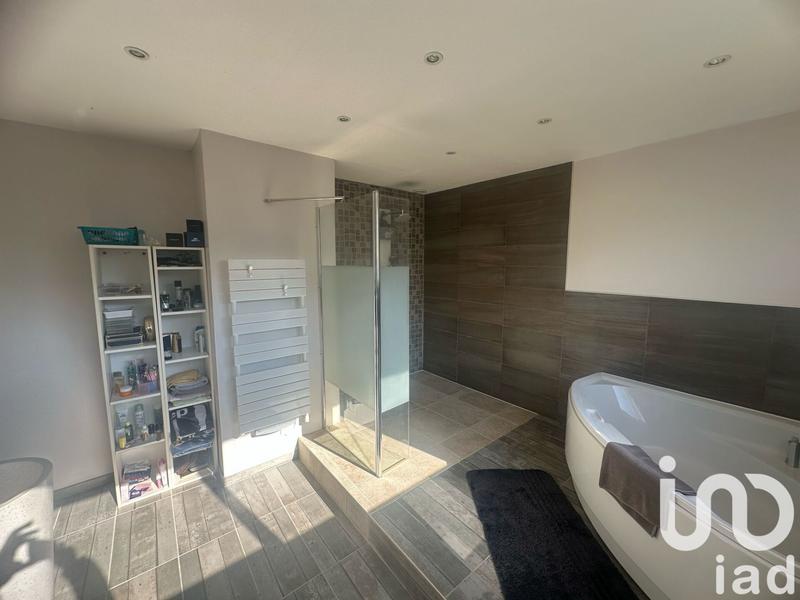 Maison - 185 m² - 8 pièces