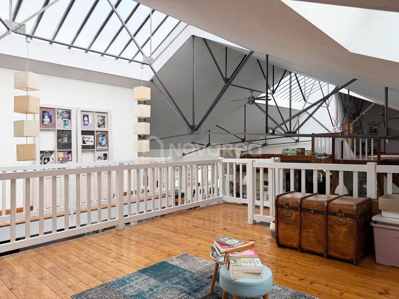 Loft - 471 m² - 8 pièces