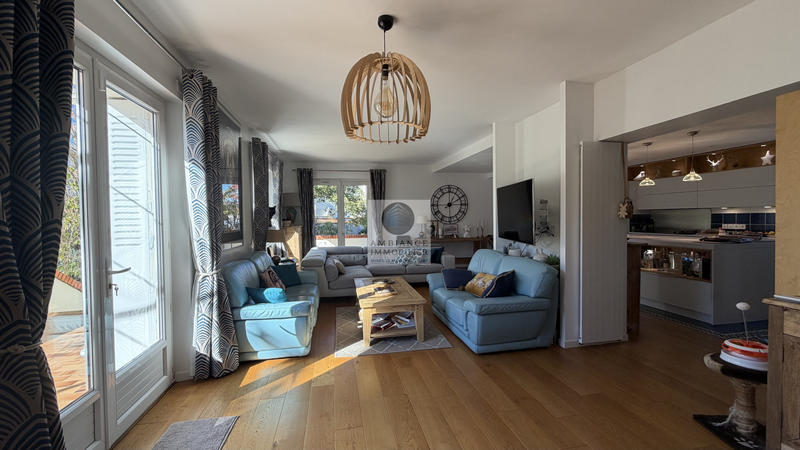 Maison - 228 m² - 7 pièces