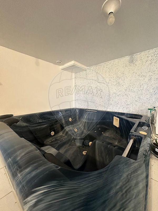 Maison - 331 m² - 8 pièces