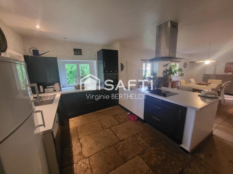 Maison - 268 m² - 8 pièces