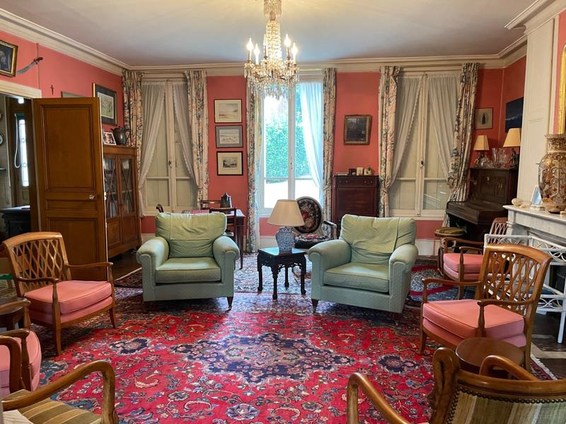 Maison - 316 m² - 10 pièces