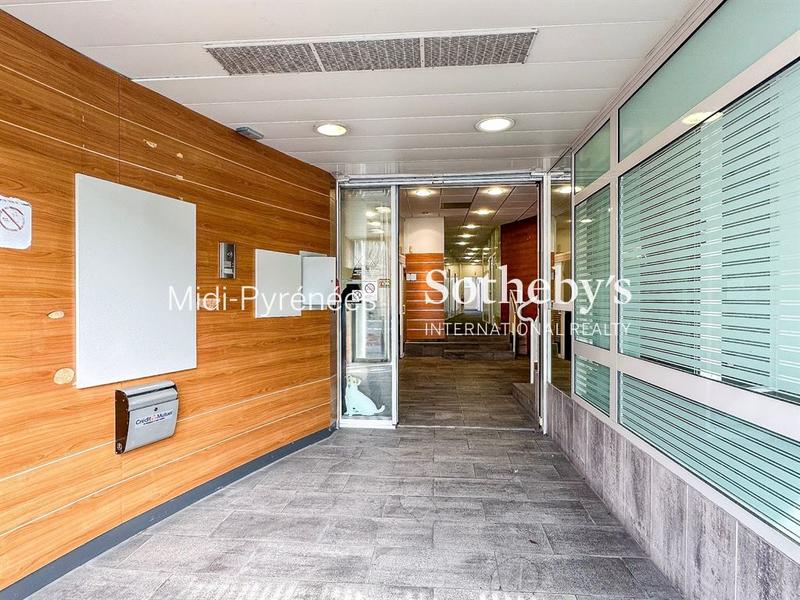 Local d'activités - 317 m²