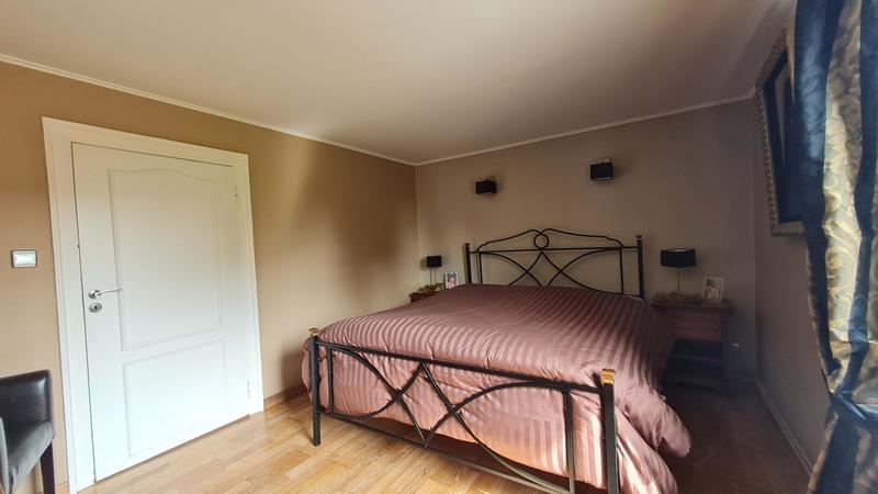 Maison - 240 m² - 9 pièces