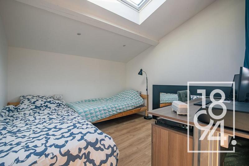 Maison - 300 m² - 6 pièces