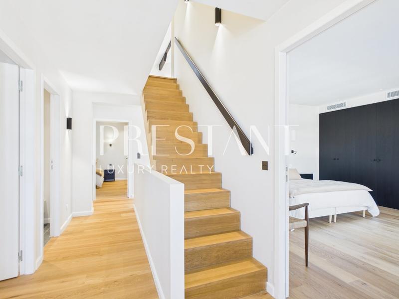 Maison - 290 m² - 8 pièces