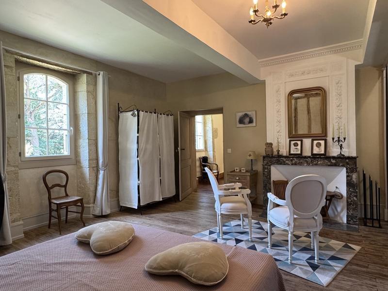 Maison - 250 m² - 6 pièces