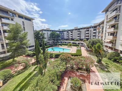 Appartement - 98 m² - 4 pièces