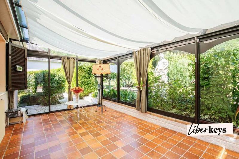 Maison - 215 m² - 8 pièces