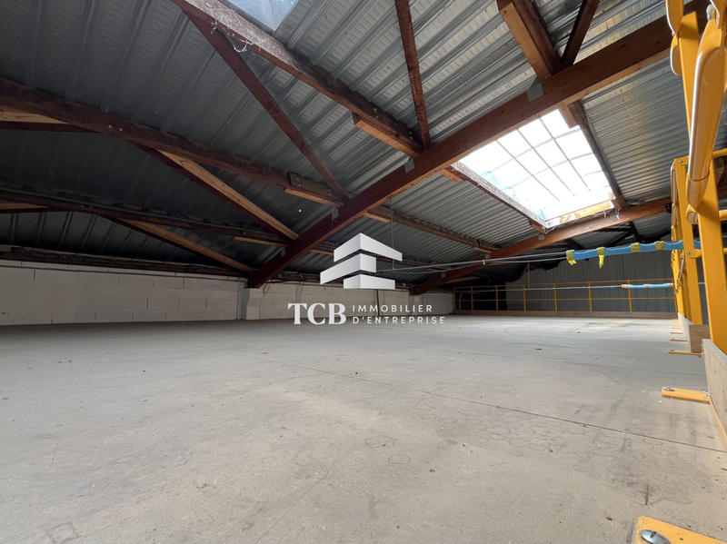 Local d'activités - 1 175 m²