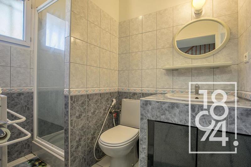 Maison - 211 m² - 10 pièces