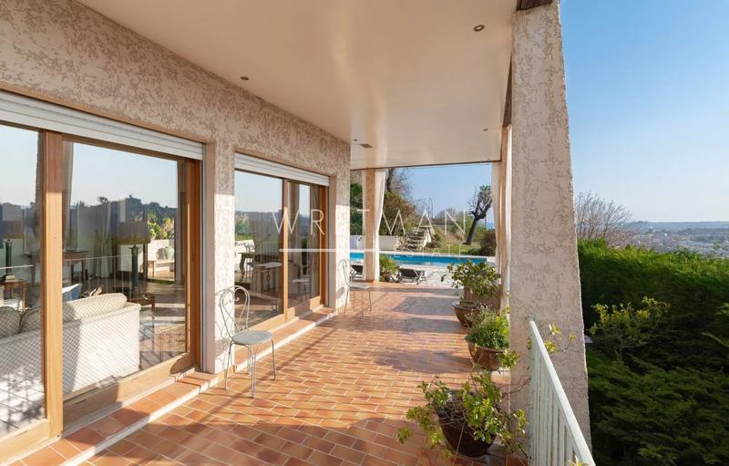 Maison - 269 m² - 9 pièces