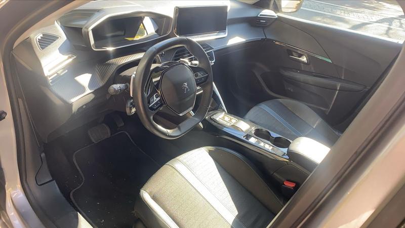 Peugeot 208 1.2 PureTech 100 Eat8 Roadtrip