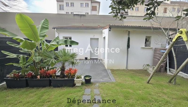 Maison - 232 m² - 9 pièces