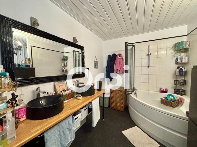 Maison - 237 m² - 5 pièces