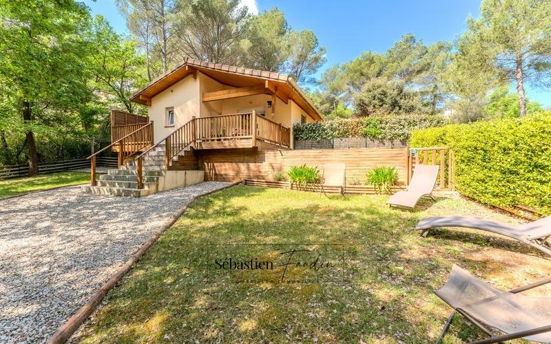 Maison - 320 m² - 11 pièces