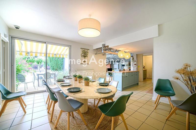 Maison - 400 m² - 10 pièces