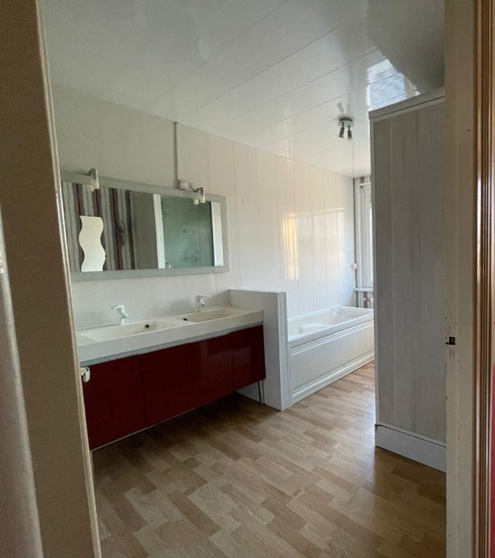 Maison - 138 m² - 8 pièces