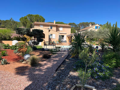 Maison - 200 m² - 7 pièces