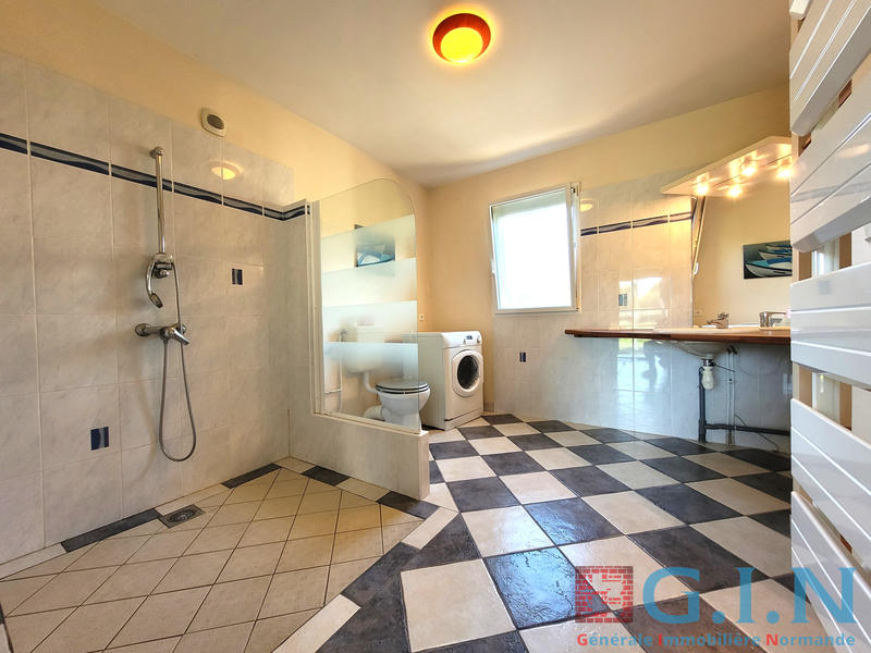 Maison - 215 m² - 9 pièces