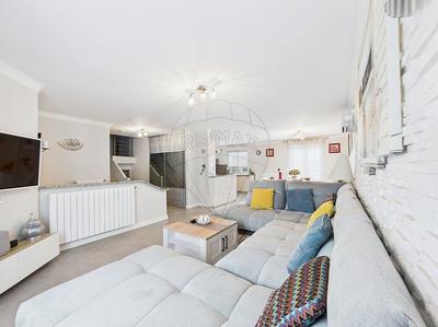 Maison - 93 m² - 6 pièces