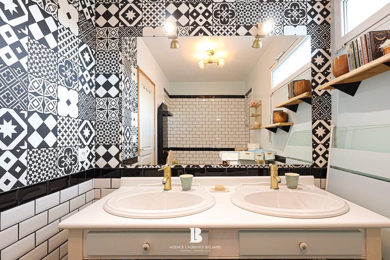 Maison - 180 m² - 8 pièces