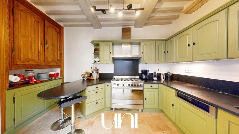 Maison - 300 m² - 9 pièces