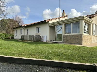 Maison - 212 m² - 8 pièces