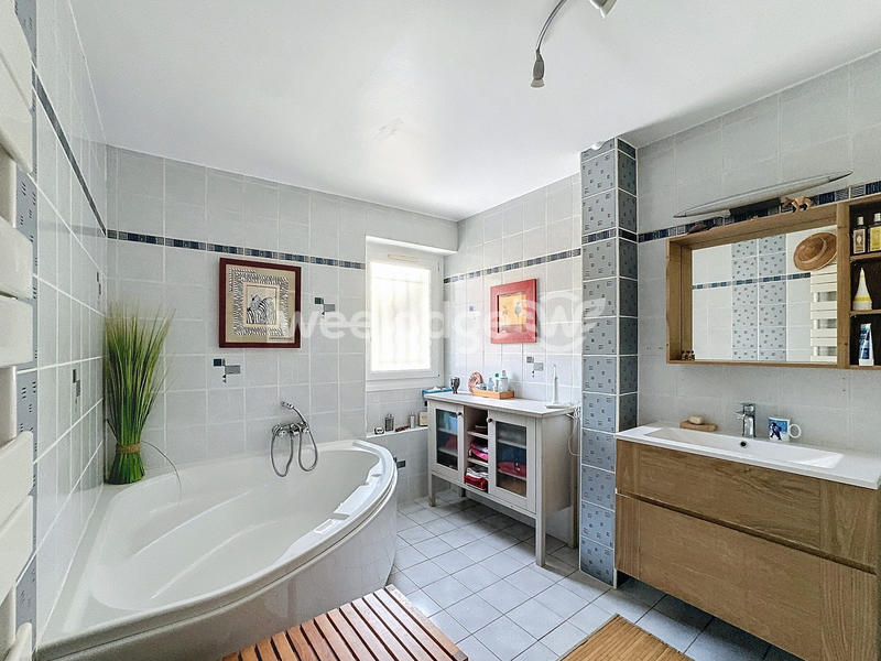 Maison - 143 m² - 8 pièces