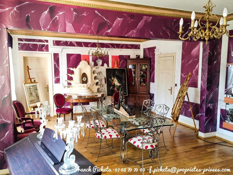 Demeure - 1 000 m² - 17 pièces