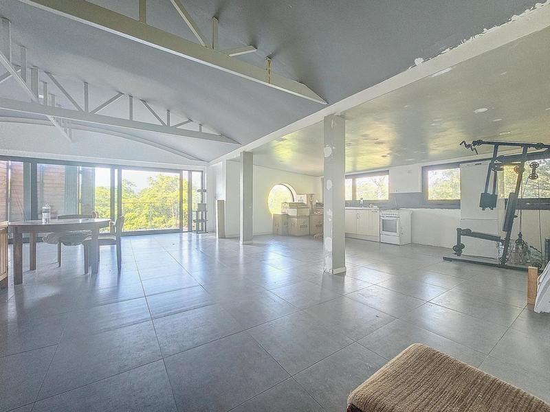 Maison - 260 m² - 9 pièces