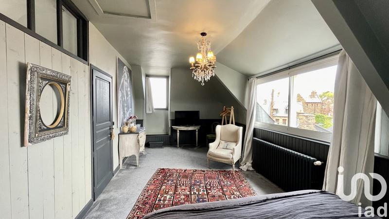 Maison - 213 m² - 9 pièces