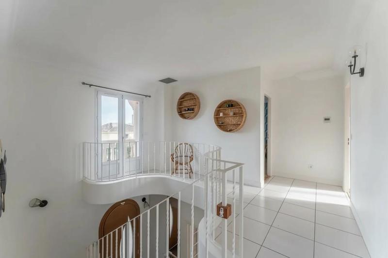 Maison - 232 m² - 8 pièces