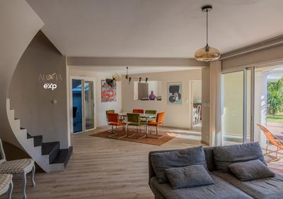 Villa - 260 m² - 8 pièces