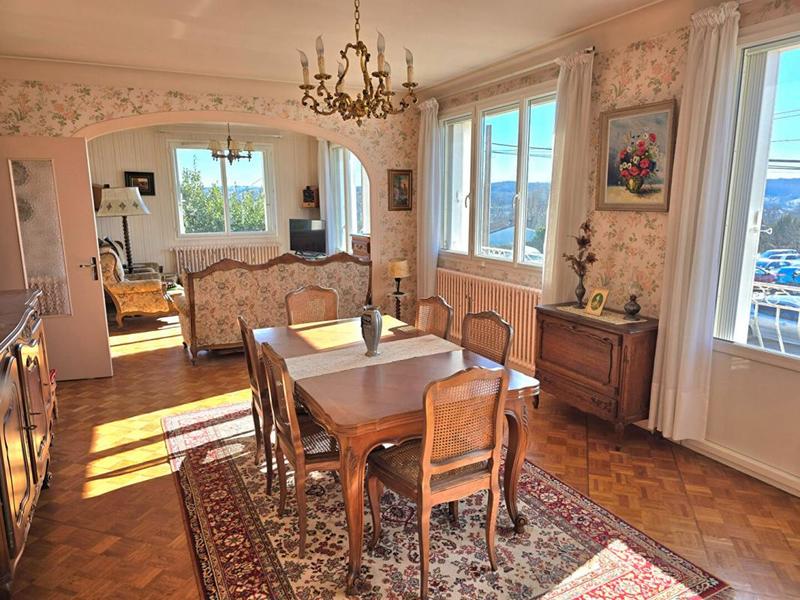 Maison - 156 m² - 8 pièces