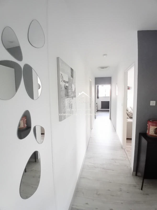 Maison traditionnelle - 296 m² - 12 pièces