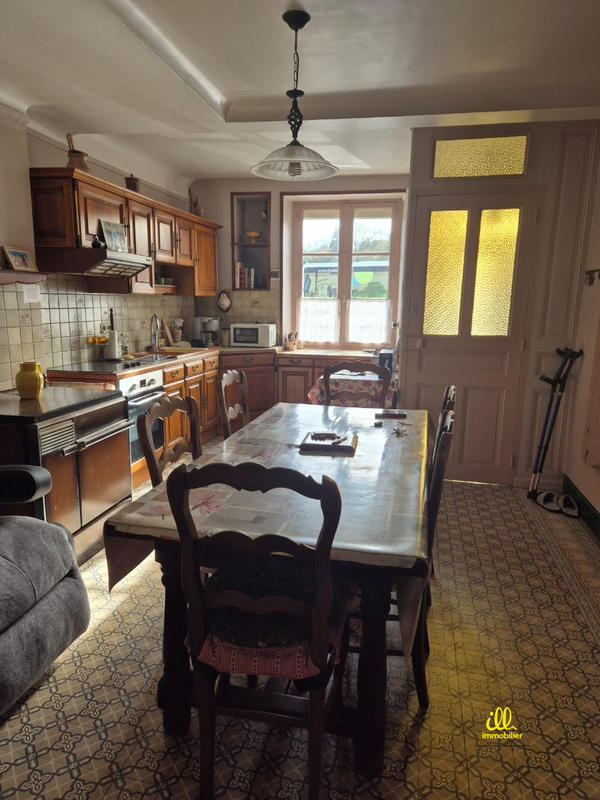 Maison - 216 m² - 10 pièces