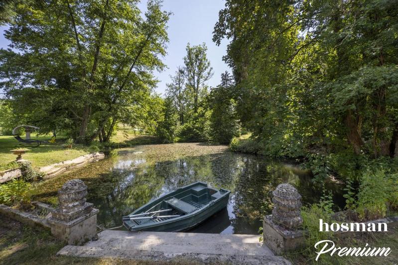 Maison - 363 m² - 14 pièces