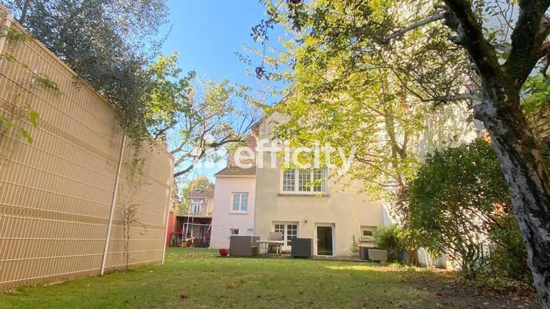 Maison - 170 m² - 8 pièces